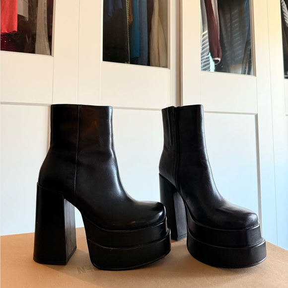 Steve Madden Shoes - Cobra Steve Madden Platform Boots